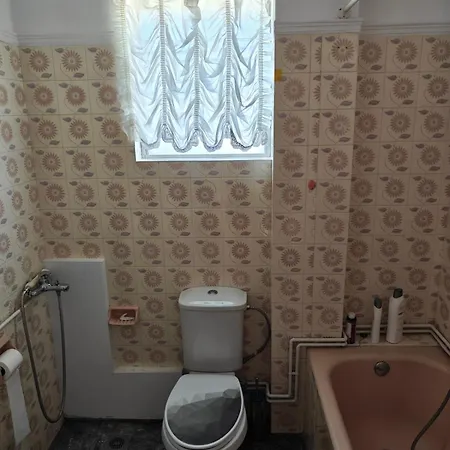 Local House 1st Floor Near Downtown *