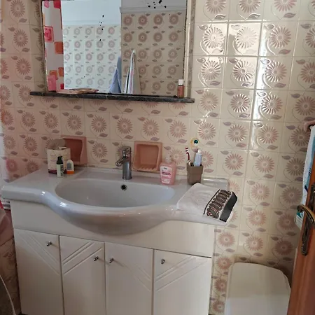 Local House 1st Floor Near Downtown 아파트
